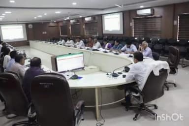 होशंगाबाद नगर: लंबित राजस्व प्रकरणों का त्वरित निराकरण नर्मदापुरम कलेक्टर नीरज कुमार सिंह ने राजस्व अधिकारियों को दिए निर्देश