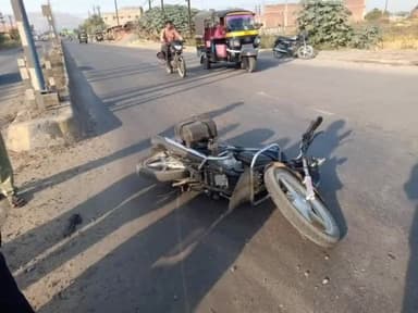 सरई: नौगढ़ में बाइक सवार डिवाइडर से टकराया, हुआ घायल