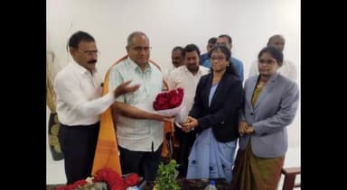 కావలి: పట్టణంలోని పోలీస్ గెస్ట్ హౌస్‌లో హైకోర్టు జడ్జి మన్మధరావుని ఘనంగా సన్మానించిన సీనియర్ న్యాయవాది పొట్లూరు శ్రీనివాసులు