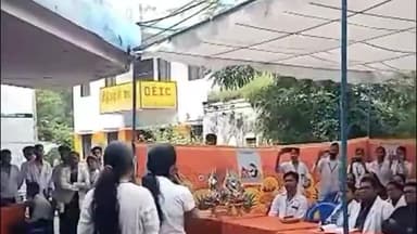 उज्जैन शहर: उज्जैन के जिला चिकित्सालय में सामाजिक संस्था द्वारा आत्महत्या करने से रोकने के लिए नुक्कड़ नाटक का आयोजन किया गया