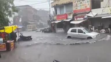 होशंगाबाद नगर: शहर में मौसम विभाग का येलो अलर्ट जारी, शनिवार देर शाम भारी बारिश से चौक-चौराहों पर भरा पानी