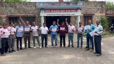 अलवर: पशुपालन विभाग के पशु चिकित्सकों ने कामधेनु बीमा योजना का किया बहिष्कार, नॉन प्रैक्टिस अलाउंस नहीं देने पर बना आक्रोश