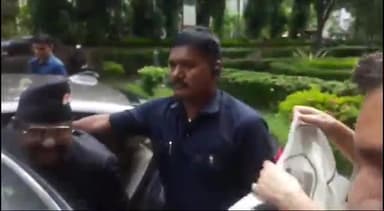 কলকাতা: আজ মধ্যরাতে বুঝতে পারবেন অ্যাকশন কাকে বলে, সল্টলেকে তীর্যক মন্তব্য রাজ্যপালের