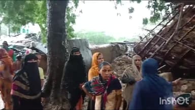 कन्नौज: जिले में हो रही लगातार बारिश से दीदारगंज में गिरा मकान, 5 लोग दबकर हुए घायल