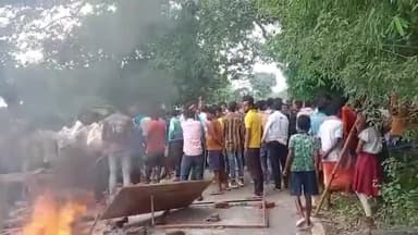 ओरमांझी: सिकीदिरी में एक युवक की हत्या, हत्या के विरोध में  ओरमांझी- गोला सड़क को जाम कर दिया गया है