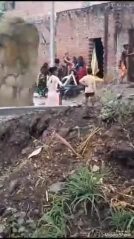 मोहम्मदी: दो पक्षों में जमकर चले ईंट पत्थर कई जख्मी सोशल मीडिया पर वीडियो हो रहा वायरल कोतवाली क्षेत्र के गांव सिसियार का बताया जा