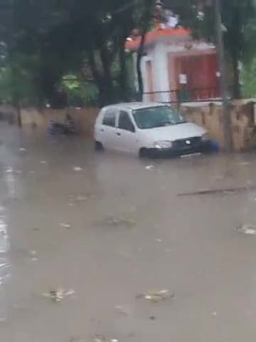 मुरादाबाद: Pani sai hua bura haal jldi jldi sai issai thik Kara jaaye bjp Sarkar mai road ka hua bura haal#indian #sar