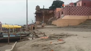 वाराणसी के घाटों पर जमा सिल्ट का अंबार,टूटा है घाटों का संपर्क,घट रहा गंगा का जलस्तर