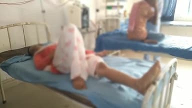 दरौंधा: दरौदा बाजार पर बाइक पर बैठी एक महिला अनियंत्रित होकर गिरकर हुई गंभीर रूप से घायल, इलाज जारी