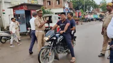 महाराजगंज: जनपदीय पुलिस द्वारा यातायात नियमों का उल्लंघन करने पर विभिन्न स्थानों से कुल 117 वाहनों का किया गया चालान