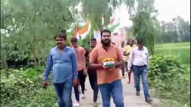 रामनगर: मंडल अध्यक्ष शैलेंद्र प्रताप सिंह ने मड़ना में मेरी माटी मेरा देश कार्यक्रम के तहत घर घर जाकर अक्षत और मिट्टी इकट्ठा की