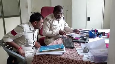 अजयगढ़: धरमपुर पुलिस ने चार स्थाई वारंटियों सहित अवैध शराब बेचते एक व्यक्ति को किया गिरफ्तार
5 लीटर अवैध शराब जप्त