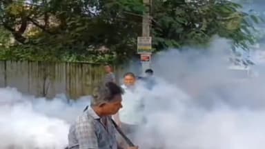 बेगूसराय: विभिन्न वॉर्डों में बेगूसराय में बढ़ रहे डेंगू के प्रकोप के कारण नगर निगम कार्यालय ने शुरू किया फॉगिंग कार्य