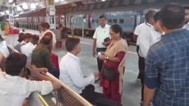 प्रयागराज: जांच अभियान के तहत प्रयागराज मंडल में पकड़े गए 2 हजार से अधिक अनियमित यात्री, 13 लाख रुपये से अधिक वसूला गया जुर्माना