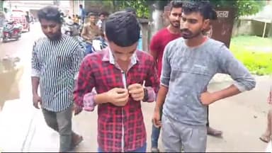 कटिहार: जिला हाई स्कूल में शिक्षक के द्वारा छात्र के साथ मारपीट करने पर हुआ हंगामा, मौके पर पहुंची पुलिस