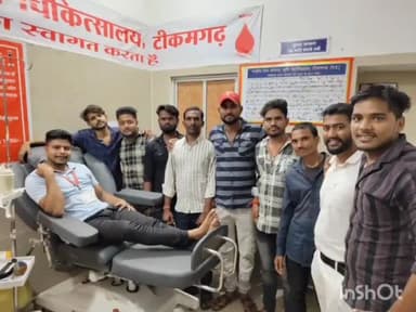 टीकमगढ़: जिला अस्पताल में भर्ती महिला चार दिन से रक्त के लिए होती रही परेशान, नगर के युवाओं ने किया रक्तदान