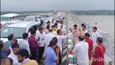 होशंगाबाद नगर: होशंगाबाद के पूर्व विधायक गिरिजा शंकर शर्मा कांग्रेस ज्वाॅइन करने को लेकर समर्थकों के साथ भोपाल के लिए हुए रवाना