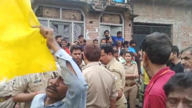 सफीपुर: सफीपुर कस्बे में महिला की घर में घुसकर पड़ोसी ने की हत्या, पुलिस ने शव को पोस्टमार्टम के लिए भेजा