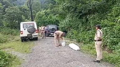 देहरादून: रायपुर थाना क्षेत्र देहरादून के सोडा सिरोली के जंगल में मिला महिला का शव,मौके पर पहुंची पुलिस,मामले की जांच में जुटी