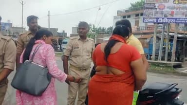 इकौना: नवीन मार्डन थाना क्षेत्र के कटरा बाईपास पर ई-रिक्शा को बचाने में बाइक से गिरकर महिला हुई घायल