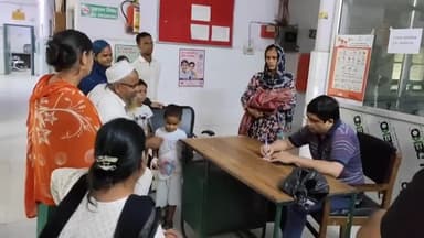 धनौरा: गजरौला शहर में बदलते मौसम के कारण बढ़ रही मरीजों की संख्या, सामुदायिक स्वास्थ्य केंद्र से 15 लोगों को किया गया रेफर