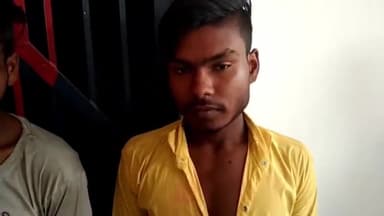 फुल्लीडूमर: पुरानी राता गांव में चोरी कर रहे 2 चोरों को ग्रामीणों ने रंगे हाथों पकड़कर किया खेसर पुलिस के हवाले