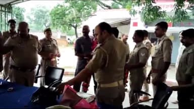 गोंडा: RTO में क्लर्क के पद पर चयन होने पर इटियाथोक थाने के आरक्षी ने दिया रिजाइन, थाना इटियाथोक में विदाई पार्टी का हुआ आयोजन