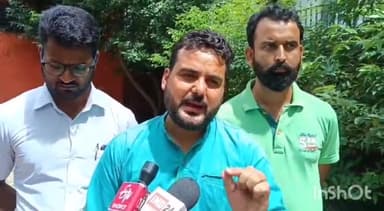 देहरादून: बेरोजगार संघ देहरादून के अध्यक्ष बॉबी पवार ने प्रेस क्लब से प्रेस वार्ता करते हुए PMGSY में भ्रष्टाचार का किया खुलासा