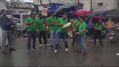 हरिद्वार: शहर में फैल रही डेंगू-मलेरिया जैसी बीमारियों को लेकर युवाओं ने नुक्कड़ नाटक के माध्यम से कनखल में लोगों को किया जागरूक