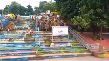 जबलपुर: पुनीत सागर योजना के अंतर्गत स्वच्छता अभियान के तहत 2 mp गर्ल्स बटालियन एनसीसी क्रेडिट के द्वारा नर्मदा तट उमाघाट