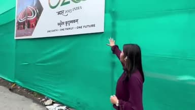 देश की असली तस्वीर गरीबों को घर से बाहर नहीं निकलने दे रहे हैं एवं उस रास्ते को पूरी तरह से ढक दिया है ताकि विदेश से आने वाले मेहमानों को गरीब लोग नहीं दिखाई दे