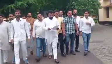 गोंडा: आवास विकास प्रथम के सभासद के घर हुई चोरी मामले मे 11 दिन बीत जाने के बाद भी पुलिस के हाथ खाली,SP से सभासदों न कि मुलाकात