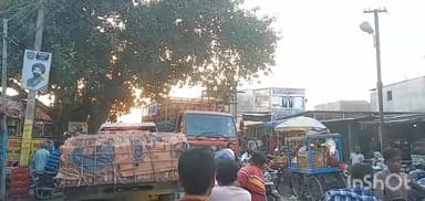 कृत्यानंद नगर: चम्पानगर मार्केट में अवैध अतिक्रमण के चलते घंटों लगा रहा जाम, राहगीरों को हुई परेशानी