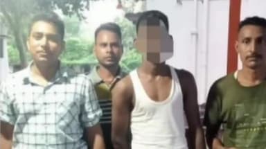 बक्सर: 25 लीटर से ज्यादा अंग्रेजी शराब के साथ एक अभियुक्त को सिमरी थाने की पुलिस ने किया गिरफ्तार,एसपी मनीष कुमार ने दी जानकारी