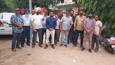 ਜਲੰਧਰ 1: ਥਾਣਾ ਰਾਮਾ ਮੰਡੀ ਵਿਖੇ ਸ਼ਹੀਦ ਬਾਬਾ ਨਿਹਾਲ ਸਿੰਘ ਮਾਰਕੀਟ ਐਸੋਸੀਏਸ਼ਨ ਨੇ ਸਰਕਾਰੀ ਜ਼ਮੀਨ ਤੇ ਕਬਜ਼ੇ ਨੂੰ ਲੈ ਕੇ ਪੁਲਿਸ ਨੂੰ ਦਿੱਤੀ ਸ਼ਿਕਾਇਤ