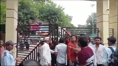 होशंगाबाद नगर: शासकीय नर्मदा महाविद्यालय में एबीवीपी ने हंगामा करते हुए गेट लगाया ताला, वीडियो हुआ वायरल