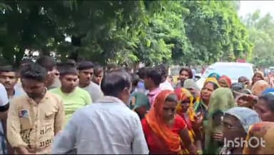 धौलपुर: कलेक्ट पर महिलाओं ने किया विरोध प्रदर्शन