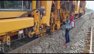 सैदपुर: आंकुशपुर-नंदगंज रेलखंड पर चला ओवरहालिंग और मशीन पैकिंग का कार्य, पूरे दिन बाधित रहा आवागमन