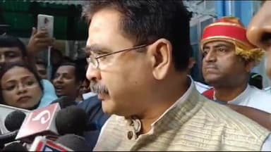 কলকাতা: ট্রেন দুর্ঘটনায় আহত ছাত্রীকে R G KAR হাসপাতাল থেকে দেখে বেরিয়ে ফুঁপিয়ে কেঁদে ফেললেন বিচারপতি গঙ্গোপাধ্যায়