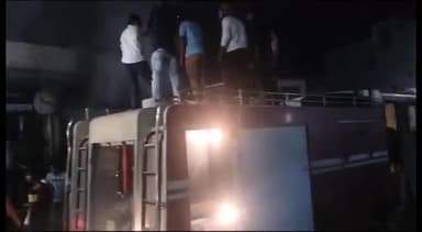 कन्नड: शहरातील छाजेड नगर परिसरातील पप्पू फोटो स्टुडिओ ला शॉर्ट सर्किटमुळे लागली आग.