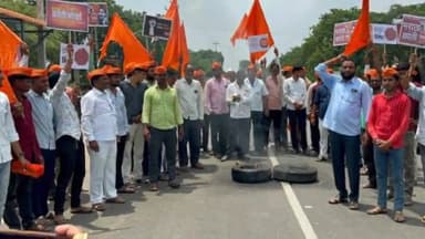 कन्नड: सखल मराठा समजाचा वतीने अंधानेर फाटा येथे आरक्षणासंदर्भात करण्यात आले रास्ता रोको आंदोलन.