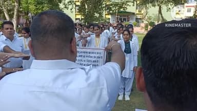 गंगानगर: विश्व आत्महत्या रोकथाम दिवस पर जिला अस्पताल परिसर में PMO ने डॉ व नर्सिंग स्टाफ को शपथ दिलाई,शहर में निकाली जागरूकत रैली