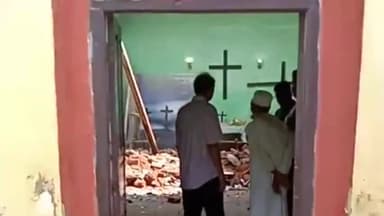 मुरादाबाद: बारादरी रोड पर बारिश की वजह से 150 साल पुराना सिटी मेथाडिस्ट चर्च का लेंटर अचानक गिरा, बड़ा हादसा होने से टाला