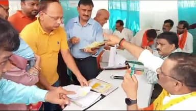 भेलूपुर जोन में मेयर और नगर आयुक्त ने लगाया जन चौपाल, शिकायतों के निस्तारण का दिया निर्देश