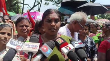 ଖୁଣ୍ଟା: ଓଡିଶା ମଧ୍ୟାହ୍ନ ଭୋଜନ ପାଚିକା ସଂଘର ଜିଲ୍ଲାପାଳ ଅଫିସ ଘେରାଉ, ସେଠାରେ ପ୍ରତିକ୍ରୀୟା ଦେଲେ ରାଜ୍ୟ ଉପ ସାଧାରଣ ସମ୍ପାଦିକା କ୍ଷୀରମଣି ମହାନ୍ତ