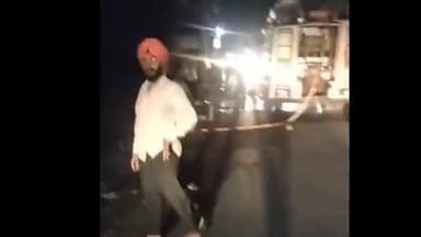 ਜਲੰਧਰ 1: ਜੇ ਪੀ ਨਗਰ 'ਚ ਇੱਕ ਖਾਲੀ ਪਲਾਟ ਵਿੱਚ ਭਿਆਨਕ ਅੱਗ ਲੱਗਣ ਤੇ ਮੌਕੇ ਤੇ ਪਹੁੰਚੀ ਫਾਇਰ ਬ੍ਰਿਗੇਡ, ਜਾਨੀ ਅਤੇ ਮਾਲੀ ਨੁਕਸਾਨ ਤੋਂ ਰਿਹਾ ਬਚਾਅ