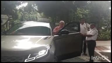 কলকাতা: কলকাতার একটি পাঁচ তারা হোটেলে আজ দুই মুখ্য নির্বাচনী কমিশনারের সঙ্গে দেখা করলেন BJP-র প্রতিনিধি দল