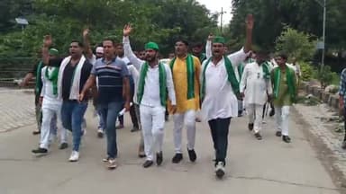 भारतीय किसान यूनियन स्वराज ने कलक्ट्रेट पहुंचकर राष्ट्रीपति के नाम एक ज्ञापन एडीएम राजस्व को सौपा। #etahmews