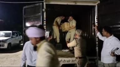 गाज़ियाबाद: आबकारी विभाग की टीम ने डासना टोल प्लाजा पर चेकिंग के दौरान महिंद्रा बोलेरो गाड़ी से बरामद की करीब ₹600000 की अवैध शराब
