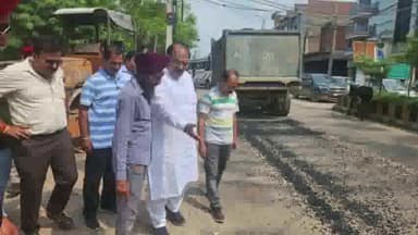 ਪਠਾਨਕੋਟ: ਪੀਰ ਬਾਬਾ ਚੌਕ ਵਿੱਚ ਚੱਲ ਰਹੇ ਸੜਕ ਨਿਰਮਾਣ ਦੇ ਕੰਮ ਦਾ ਜਾਇਜ਼ਾ ਲੈਣ ਪੁੱਜੇ ਵਿਧਾਇਕ ਅਸ਼ਵਨੀ ਸ਼ਰਮਾ